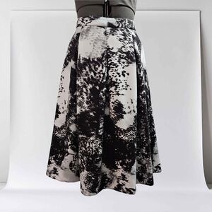 4/$20 Abstract Black & White Pleated Midi Skirt